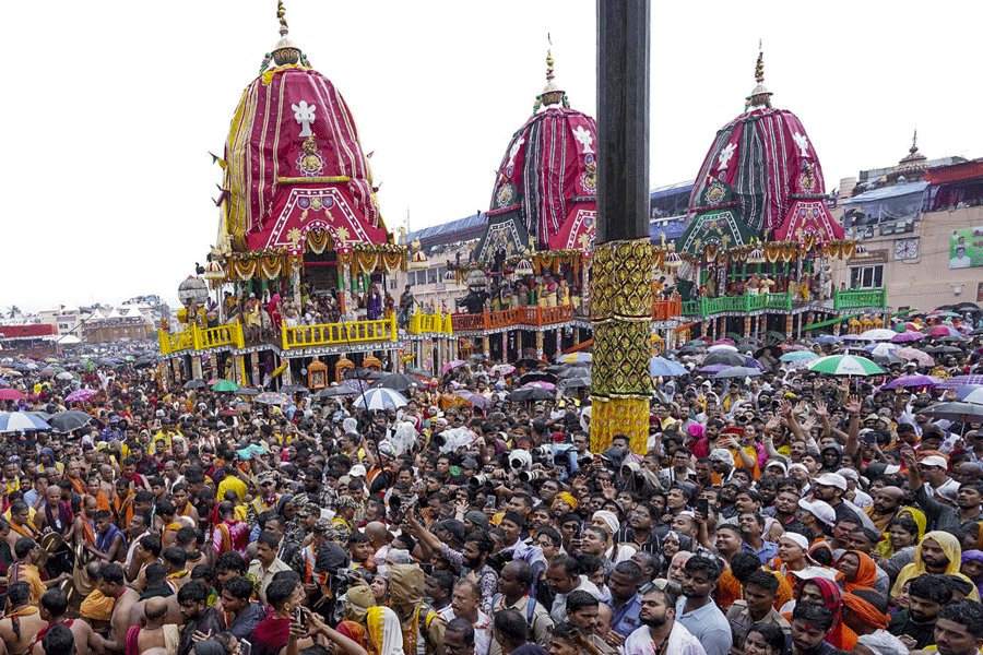 Puri Rath Yatra Kicks Off Amidst Heavy Rainfall and Tight Security