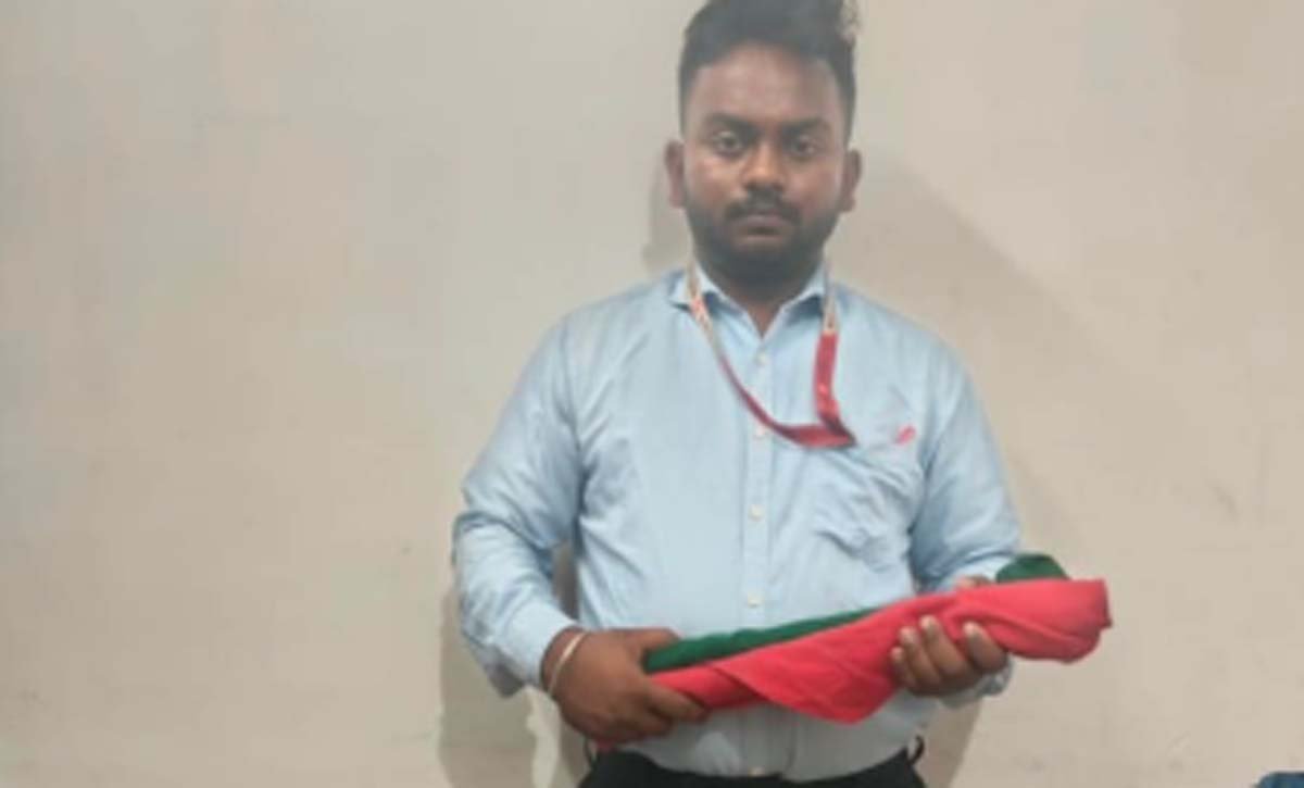 Imposter Railway Worker Apprehended in Sambalpur with 12 Stolen Phones